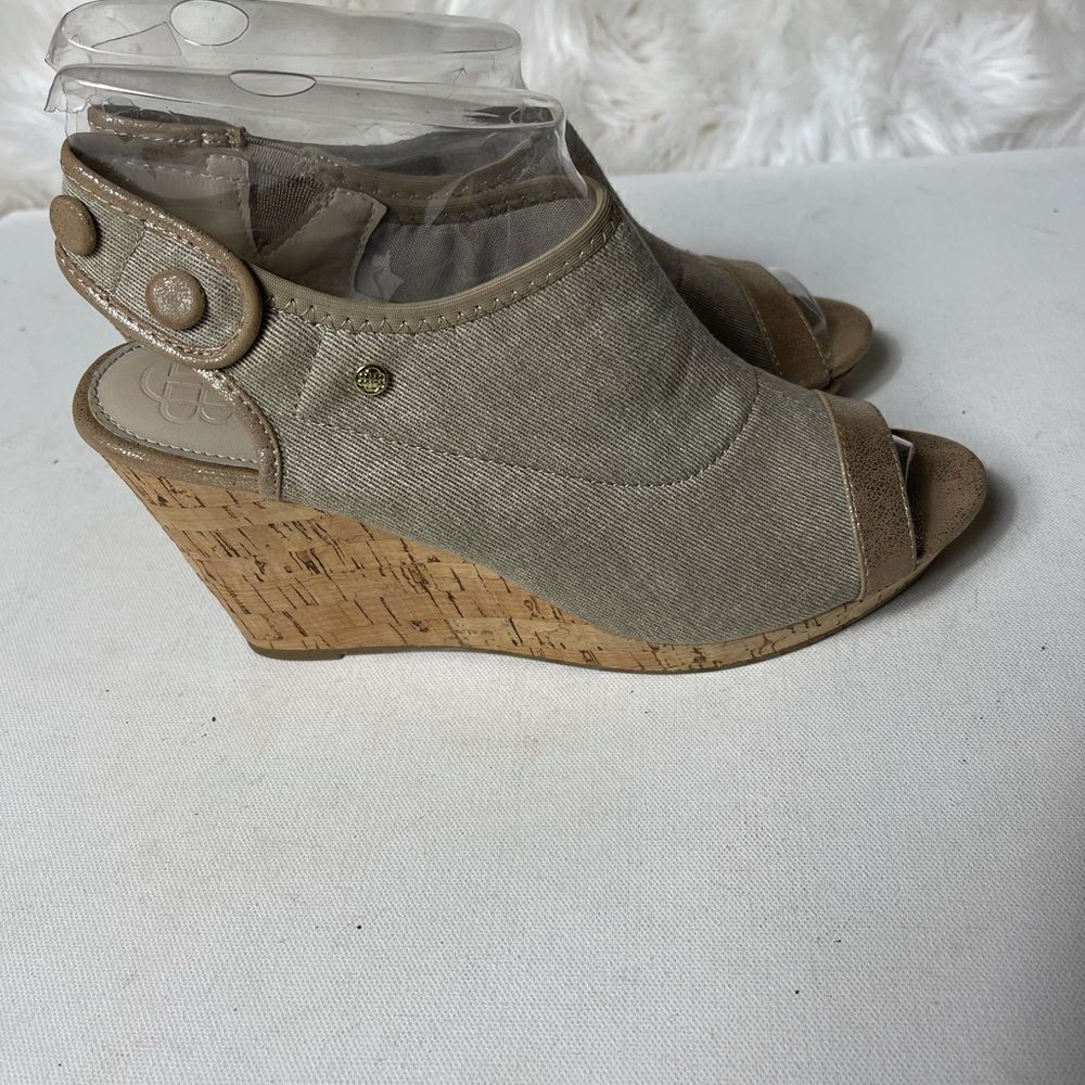 Dana Buchman wedge cork chambray khaki sling back sandals size 8.5 M